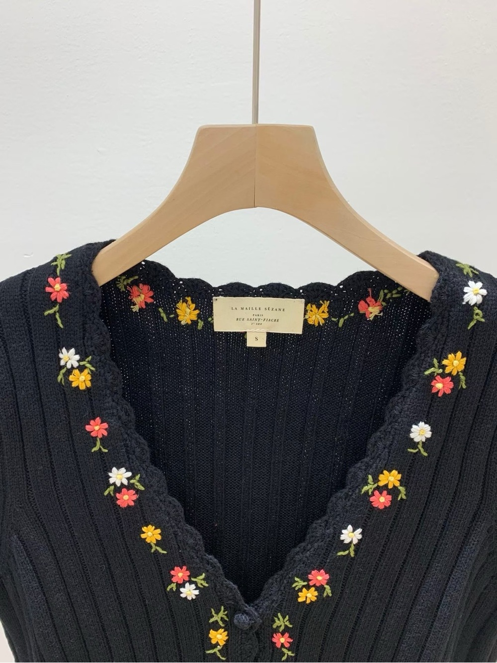 SEZANE Black Floral Embroidered Short Sleeve Ribbed Knit Iliana Cardigan, S M L - Picture 5 of 9